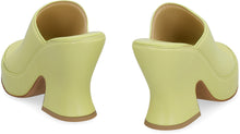Carica l'immagine nel visualizzatore di Gallery, Mule Wedge in pelle
