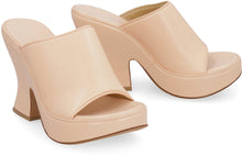 Carica l'immagine nel visualizzatore di Gallery, Mule Wedge in pelle
