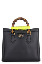 Carica l'immagine nel visualizzatore di Gallery, Borsa Gucci Diana a mano in pelle
