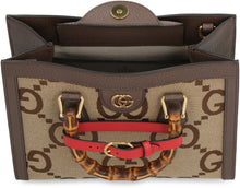 Carica l'immagine nel visualizzatore di Gallery, Borsa Gucci Diana in tessuto GG
