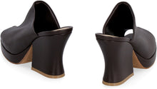 Carica l'immagine nel visualizzatore di Gallery, Mules Stack in pelle
