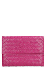 Carica l'immagine nel visualizzatore di Gallery, Clutch in pelle

