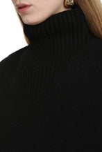 Carica l'immagine nel visualizzatore di Gallery, Pullover dolcevita in lana
