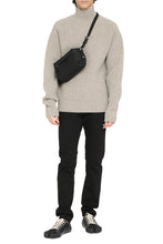 Carica l'immagine nel visualizzatore di Gallery, Pullover dolcevita in lana
