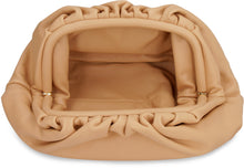 Carica l'immagine nel visualizzatore di Gallery, Clutch Teen Pouch in pelle
