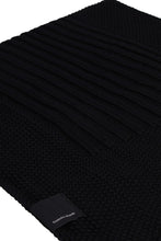 Carica l'immagine nel visualizzatore di Gallery, Sciarpa in maglia di lana - Black Label
