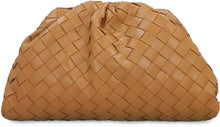 Carica l'immagine nel visualizzatore di Gallery, Clutch Teen Pouch in pelle
