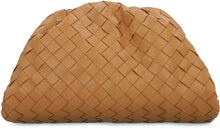 Carica l'immagine nel visualizzatore di Gallery, Clutch Teen Pouch in pelle
