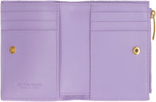 Carica l'immagine nel visualizzatore di Gallery, Portafoglio Bi-fold in Intrecciato
