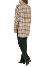 Carica l'immagine nel visualizzatore di Gallery, Camicia oversize in motivo vintage check
