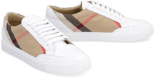 Carica l'immagine nel visualizzatore di Gallery, Sneakers con motivo tartan
