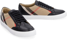 Carica l'immagine nel visualizzatore di Gallery, Sneakers con motivo tartan
