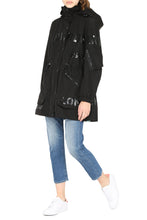 Carica l'immagine nel visualizzatore di Gallery, Parka in nylon tecnico
