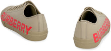 Carica l'immagine nel visualizzatore di Gallery, Sneakers low-top in tessuto

