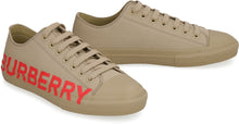 Carica l'immagine nel visualizzatore di Gallery, Sneakers low-top in tessuto
