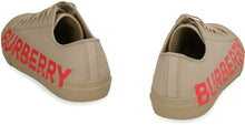 Carica l'immagine nel visualizzatore di Gallery, Sneakers low-top in tessuto
