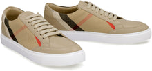 Carica l'immagine nel visualizzatore di Gallery, Sneakers con inserti in motivo House check
