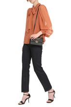 Carica l'immagine nel visualizzatore di Gallery, Blusa in chiffon
