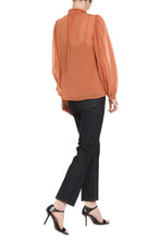 Carica l'immagine nel visualizzatore di Gallery, Blusa in chiffon
