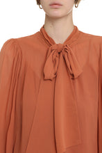 Carica l'immagine nel visualizzatore di Gallery, Blusa in chiffon

