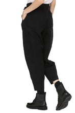 Carica l'immagine nel visualizzatore di Gallery, Pantaloni tapered-fit a vita alta
