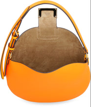 Carica l'immagine nel visualizzatore di Gallery, Borsa a spalla Croissant Small in pelle
