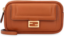 Carica l'immagine nel visualizzatore di Gallery, Mini-bag Easy Baguette in pelle
