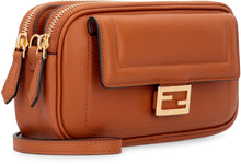 Carica l'immagine nel visualizzatore di Gallery, Mini-bag Easy Baguette in pelle
