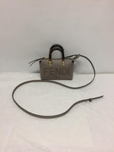 Carica l'immagine nel visualizzatore di Gallery, Bauletto By The Way Mini in pelle
