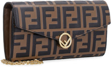 Carica l'immagine nel visualizzatore di Gallery, Pochette in pelle con tracolla a catena
