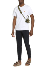 Carica l'immagine nel visualizzatore di Gallery, T-shirt in cotone con patch
