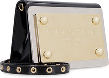 Carica l'immagine nel visualizzatore di Gallery, Clutch in vinile con logo
