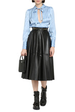Carica l'immagine nel visualizzatore di Gallery, Blusa-body con scollo a V

