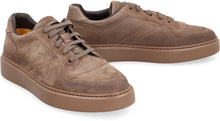 Carica l'immagine nel visualizzatore di Gallery, Sneakers low-top in pelle scamosciata
