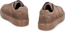 Carica l'immagine nel visualizzatore di Gallery, Sneakers low-top in pelle scamosciata
