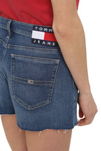 Carica l'immagine nel visualizzatore di Gallery, Shorts in denim a vita alta
