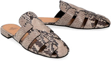 Carica l'immagine nel visualizzatore di Gallery, Slippers Becky in pelle
