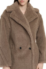 Load image into Gallery viewer, Espero vegan fur coat
