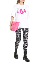 Carica l'immagine nel visualizzatore di Gallery, T-shirt con patch Diva
