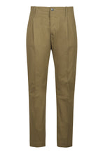 Carica l'immagine nel visualizzatore di Gallery, Pantaloni chino slim fit
