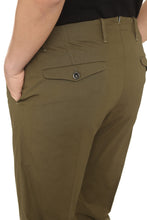 Carica l'immagine nel visualizzatore di Gallery, Pantaloni chino slim fit
