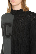 Load image into Gallery viewer, Long sleeve crew-neck sweater
