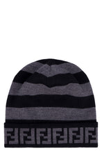 Carica l'immagine nel visualizzatore di Gallery, Cappello in maglia
