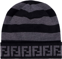 Carica l'immagine nel visualizzatore di Gallery, Cappello in maglia
