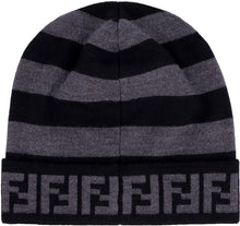 Carica l'immagine nel visualizzatore di Gallery, Cappello in maglia
