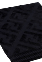 Carica l'immagine nel visualizzatore di Gallery, Sciarpa in maglia con logo all-over
