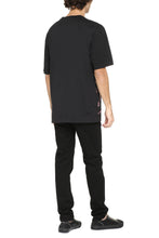 Carica l'immagine nel visualizzatore di Gallery, T-shirt in cotone ricamata
