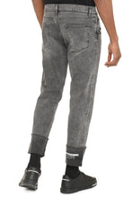 Carica l'immagine nel visualizzatore di Gallery, Jeans slim-fit a 5 tasche
