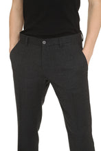 Carica l'immagine nel visualizzatore di Gallery, Pantaloni in lana stretch
