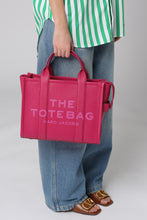 Carica l'immagine nel visualizzatore di Gallery, The Tote Bag in pelle
